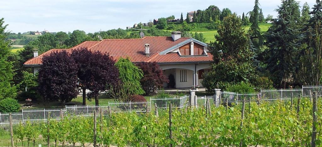 B&B Vigneto Pardom Montiglio Luaran gambar